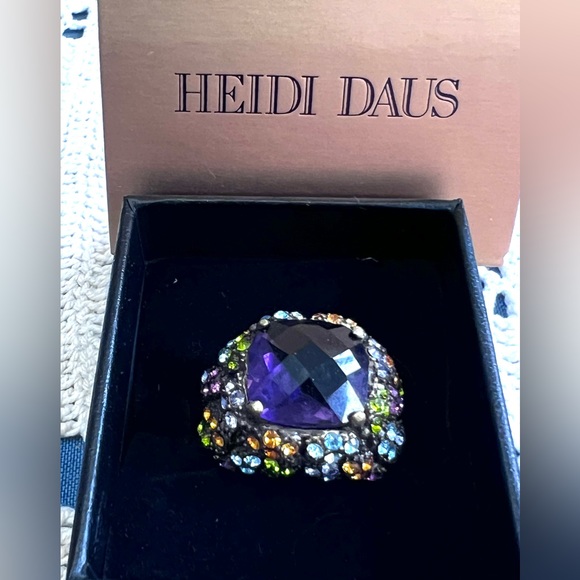 Heidi Daus Vintage Excellent Condition Swarovski Crystals size 9 ring - Picture 3 of 15